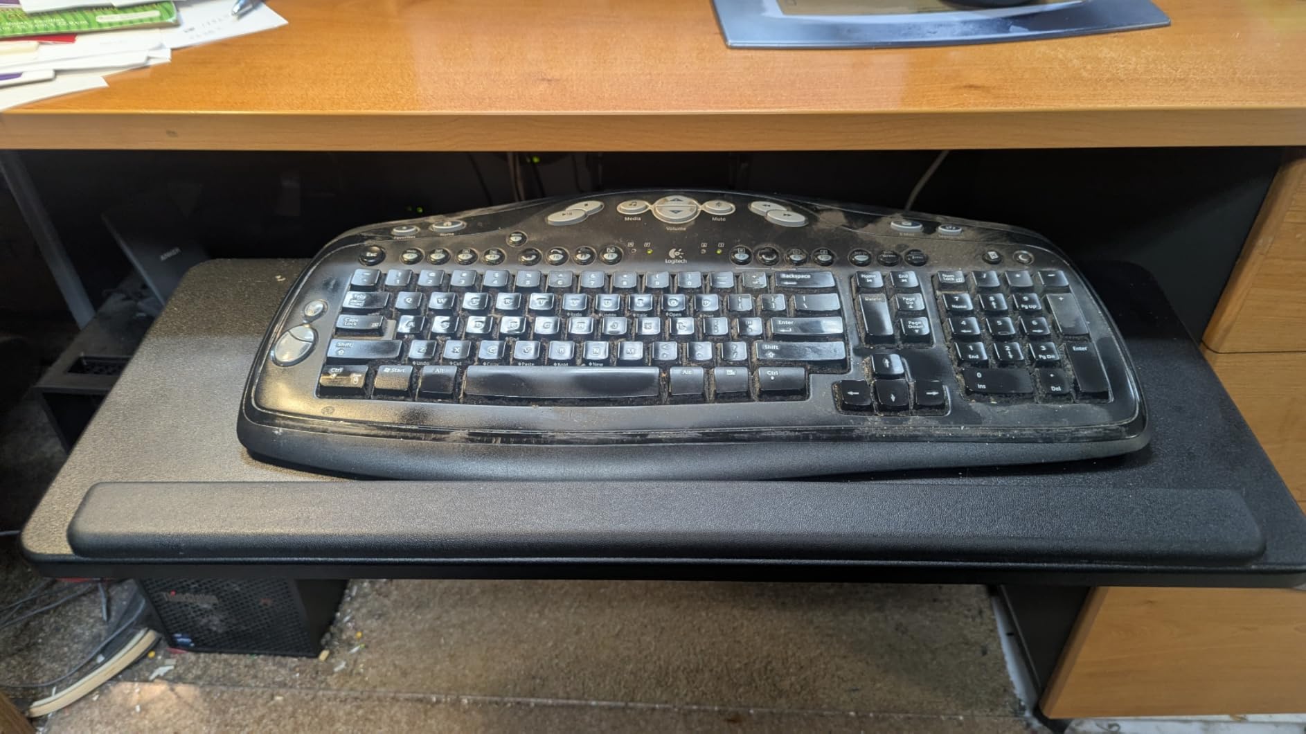 HUANUO Under Desk Keyboard Tray for Flat Bottom and Cross Beam Desks | 25 x 9.84 inch tray, 11 lbs capacity, smooth sliding track, wrist rest, height and angle adjustment, home office typing customer photo 2
