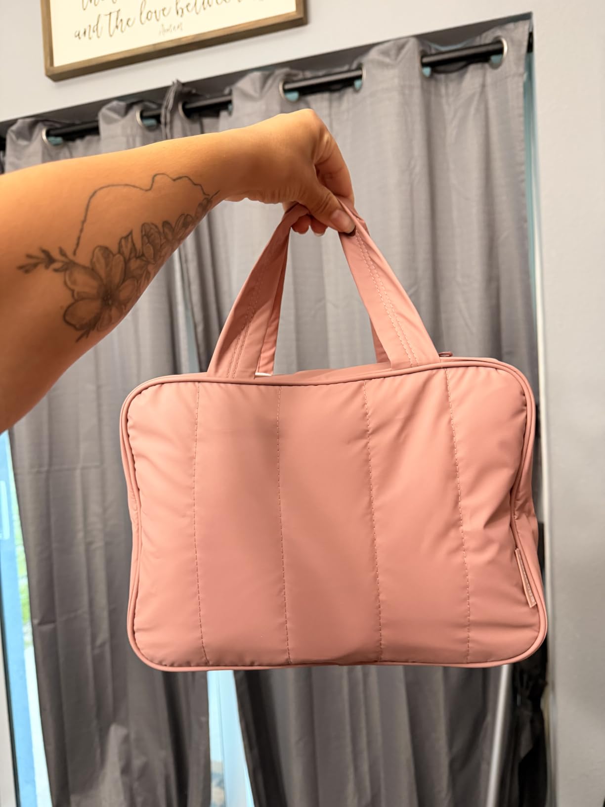 BAGSMART Travel Toiletry Bag for women, Portable Hanging Hook Makeup Bag Organizer, Waterproof Makeup Cosmetic Bag, for Full-Size Accessories, Toiletries, Black customer photo 1