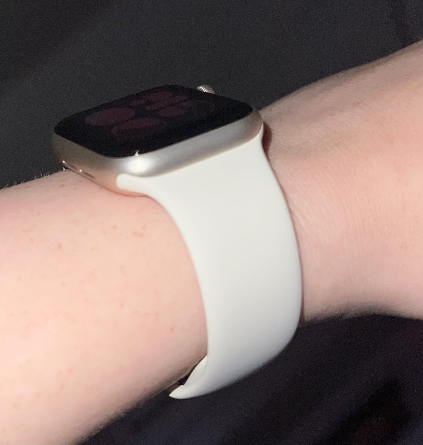 Apple Watch SE 3 [GPS 40mm] Smartwatch with Starlight Aluminum Case with Starlight Sport Band - S/M. Fitness and Sleep Trackers, Heart Rate Monitor, Always-On Display, Water Resistant customer photo 2