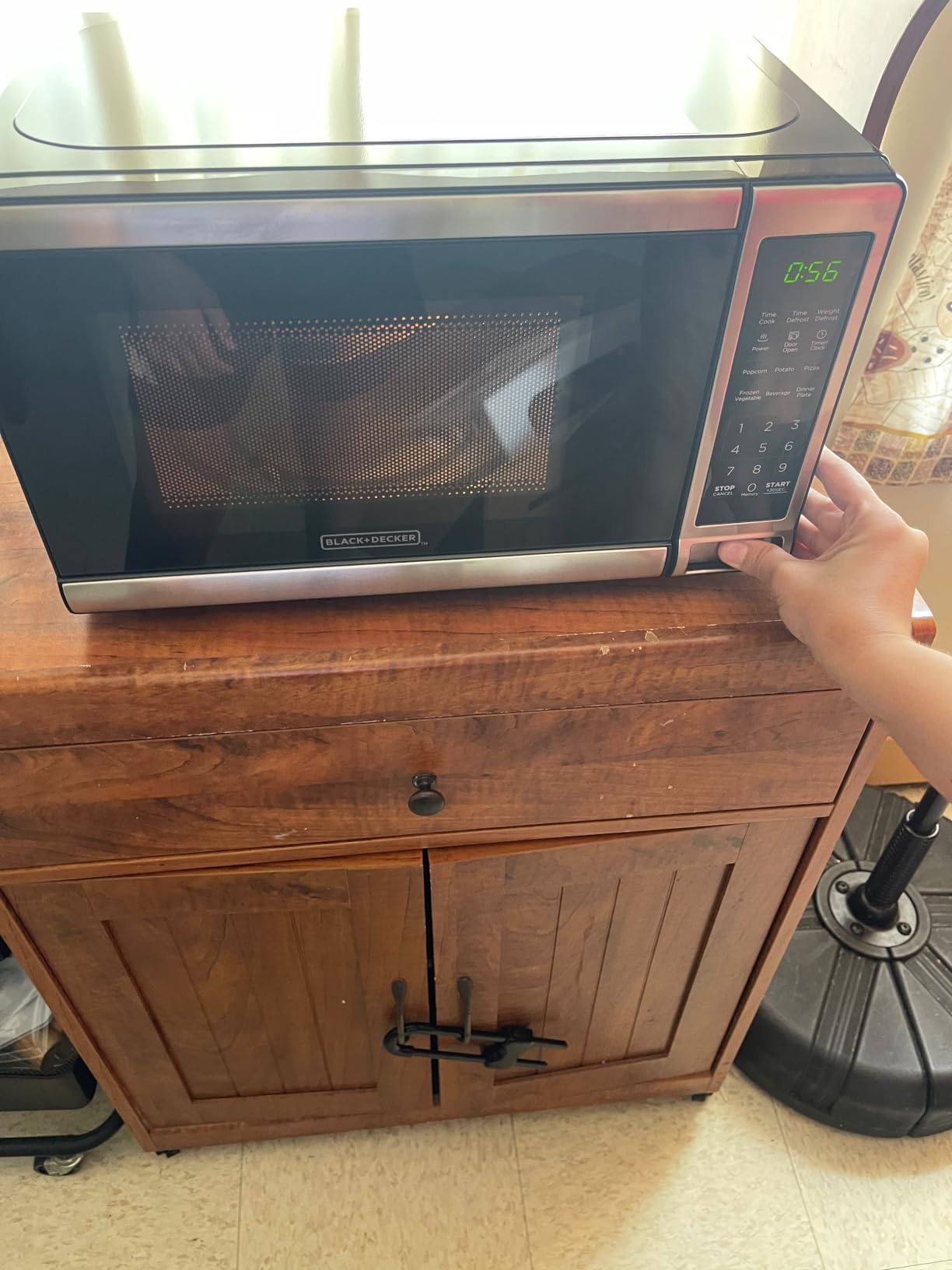 BLACK+DECKER Over-the-Range Microwave Oven with Air Fryer, 1.5 Cu.Ft, 900W | 6-in-1 Cooking Modes, Convection & Bake, Sensor Reheat, 300 CFM Vent, Air Fryer Combo, Stainless Steel customer photo 2