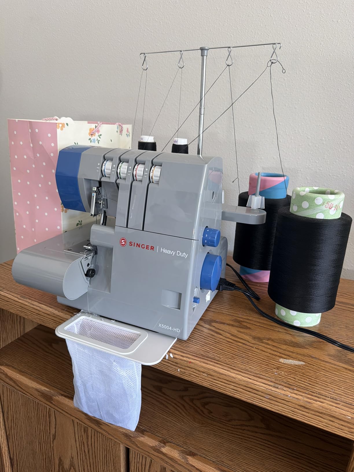 SINGER HD0500S Heavy Duty Serger Overlock Machine, 2-3-4 Thread, Black | Accessories, 6 stitches, 1300 stitches/min, LED light, free arm, adjustable differential feed, metal frame, for home decor customer photo 1