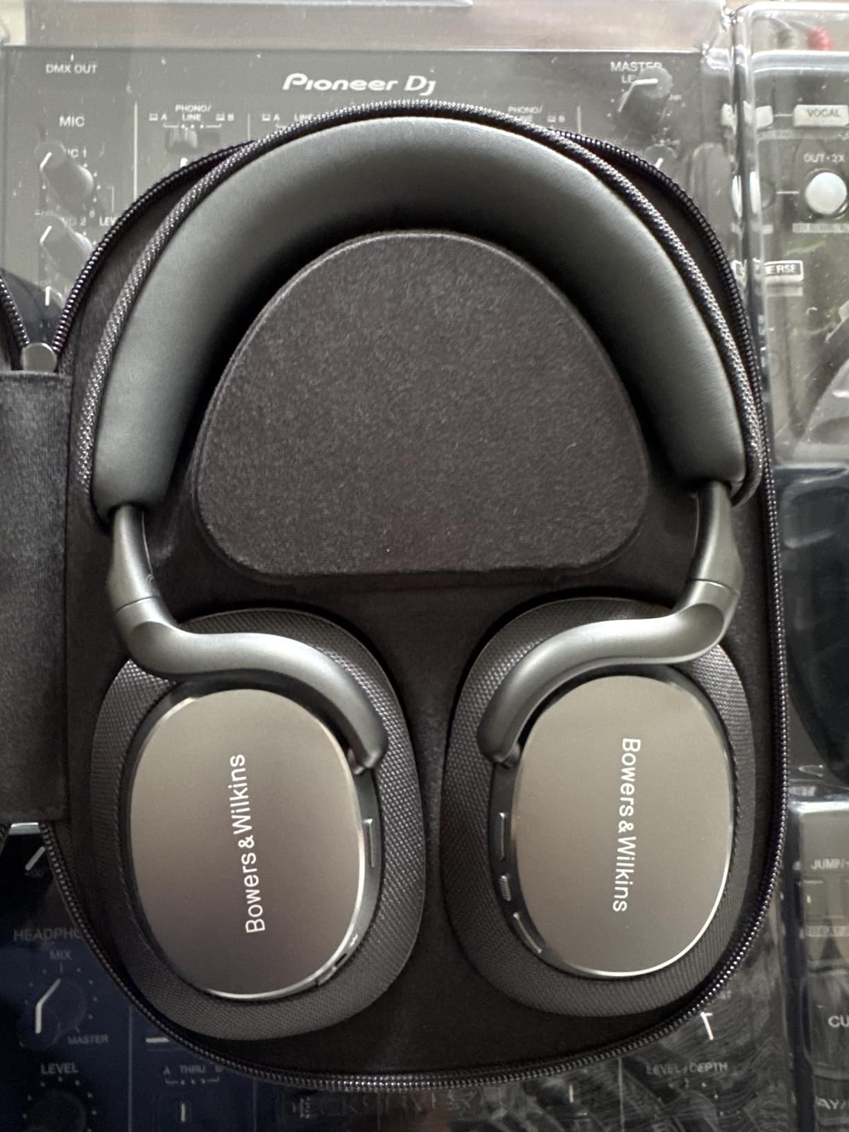 Bowers & Wilkins Px7 S3 Wireless Over-Ear Headphones, Frost Blue | Active Noise Cancelling High-Res Sound, Comfortable Fit, Bluetooth, Transparency Mode, 30-Hr Playtime, Quick Charge Support customer photo 2