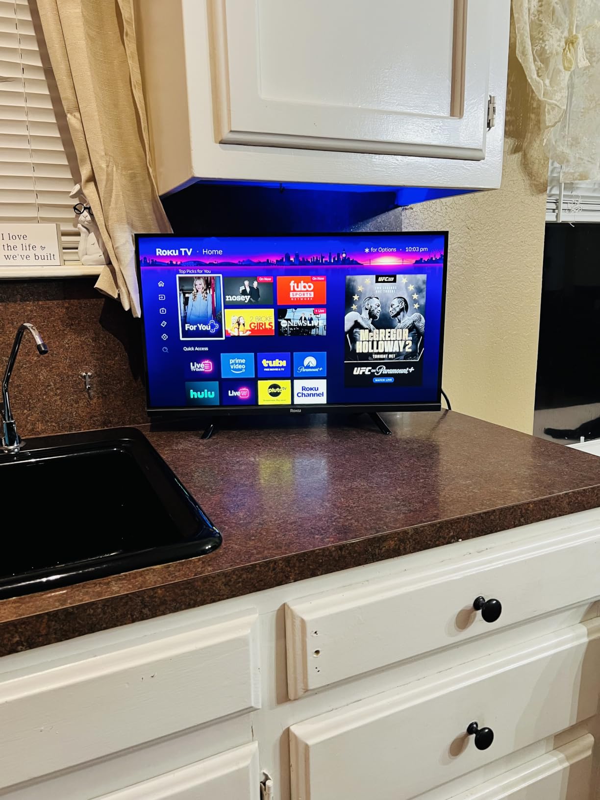 Roku 32-Inch Select Series Smart TV 2026-1080p Full HD TV - RokuTV | Flat Screen LED Television with Voice Remote, Wi-Fi & Bluetooth Headphone Mode - Streaming Live Local News Sports & Movies customer photo 1