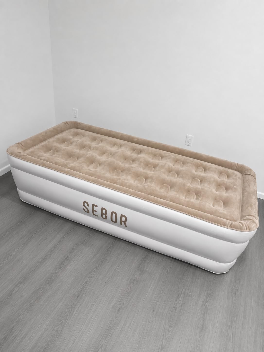Sebor Queen Air Mattress with Built-in Pump, 18