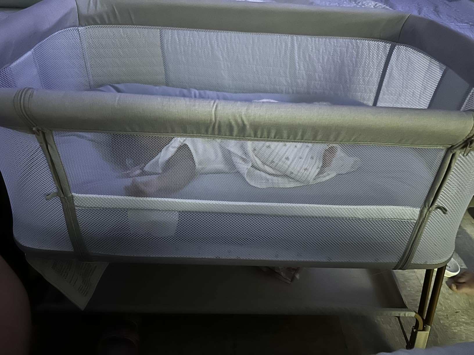 Fodoss Baby Bassinets Bedside Sleeper - 3-in-1 Stable Bassinet for Newborns | Soft Mattress, Storage Tray, Full-Mesh Sides, 7-Height Adjustable Bassinet Crib with Wheels, Side Pocket, Beige + Wood Grain customer photo 2