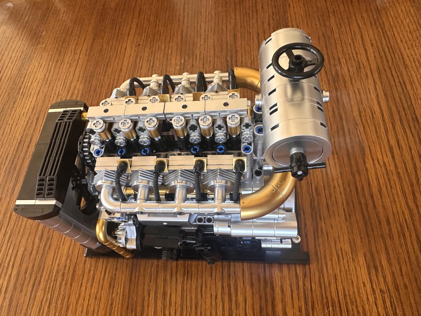 Diesel Engine Model Kit that Runs for Adults, MOC Mini Inline 4-Cylinder Diesel Engine Building Set with Motor, Compatible with Lego, Mechanical Engineering STEM Toy for Teens (1029 PCS) customer photo 1