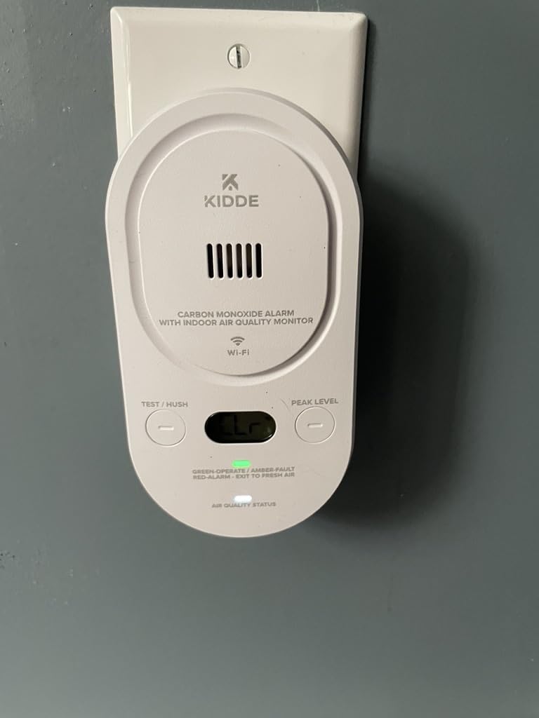 Kidde Smart CO Detector + Indoor Air Quality, Plug-in & AA Battery, COPDLQW | Smart Alarm with Real-Time Alerts, Air Quality Analysis, Detects Low Levels of Carbon Monoxide, Digital Display, 5th Edition customer photo 2