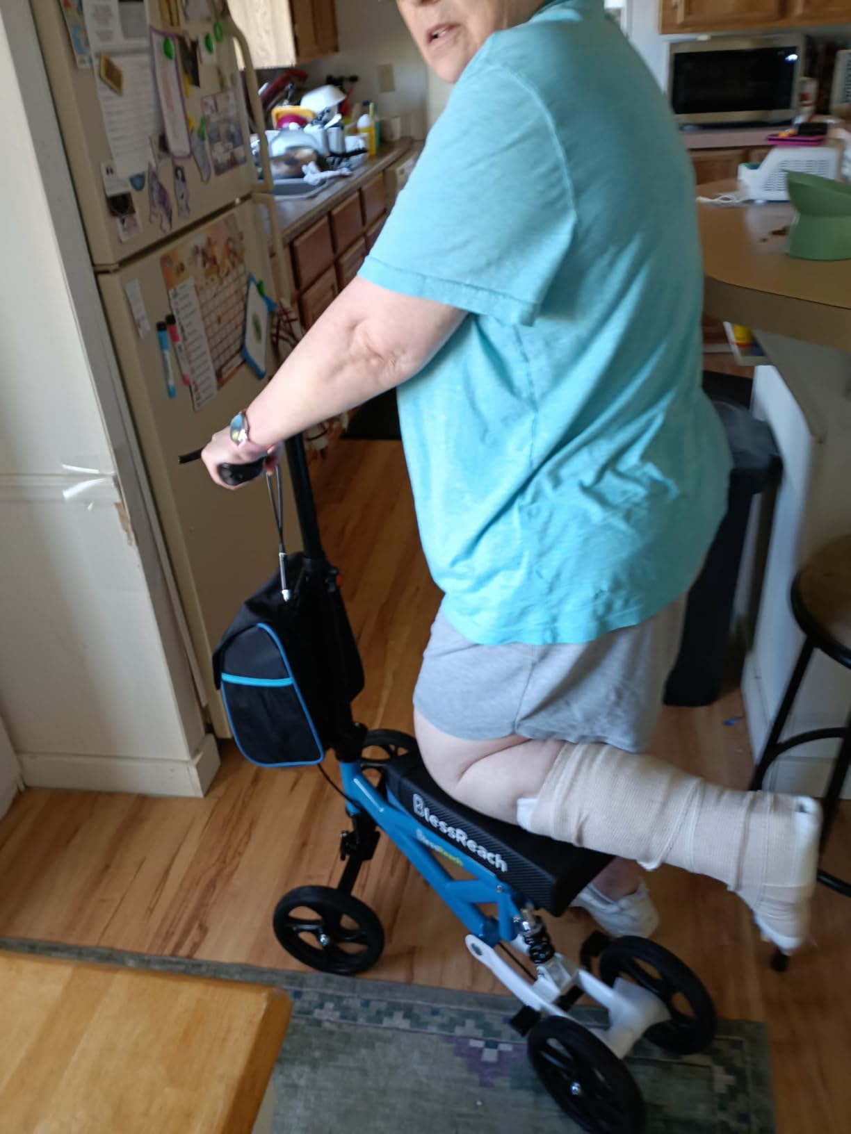 BlessReach Knee Scooter for Adults for Foot Injuries, Dual Braking System | 300lbs Foldable Leg Scooter, 120° Turning, Cozy Knee Pad, Adjustable Height, Storage Bag, Crutch Alternative for Ankle Recovery customer photo 2