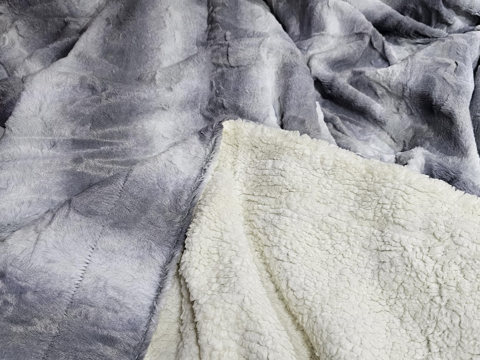 Waterproof Dog Blanket for Large Dogs, Dual-Sided Comfort Pet Calming Blanket for Couches, Cozy Cat Blanket Fleece Washable, Reversible Throw Blanket for Furniture Protection, 40