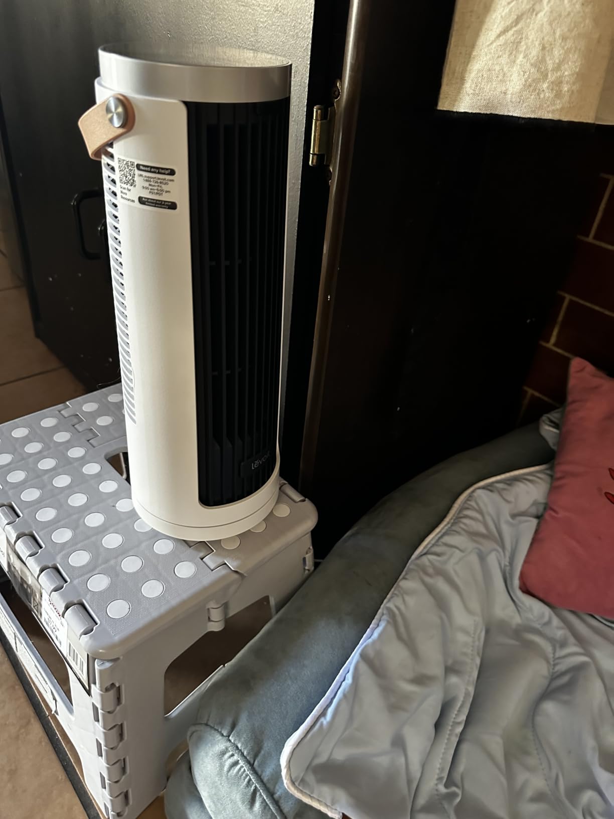 Levoit Tower Fan for Bedroom, 20dB Quiet Desk Fan, Portable Fan with 23ft/s | 3 Angles 4 Speeds Mini Oscillating Fan, DC Motor, Bladeless, Easy to Carry, Remoter, 12H Timer, for Home, Room, Office, White customer photo 1