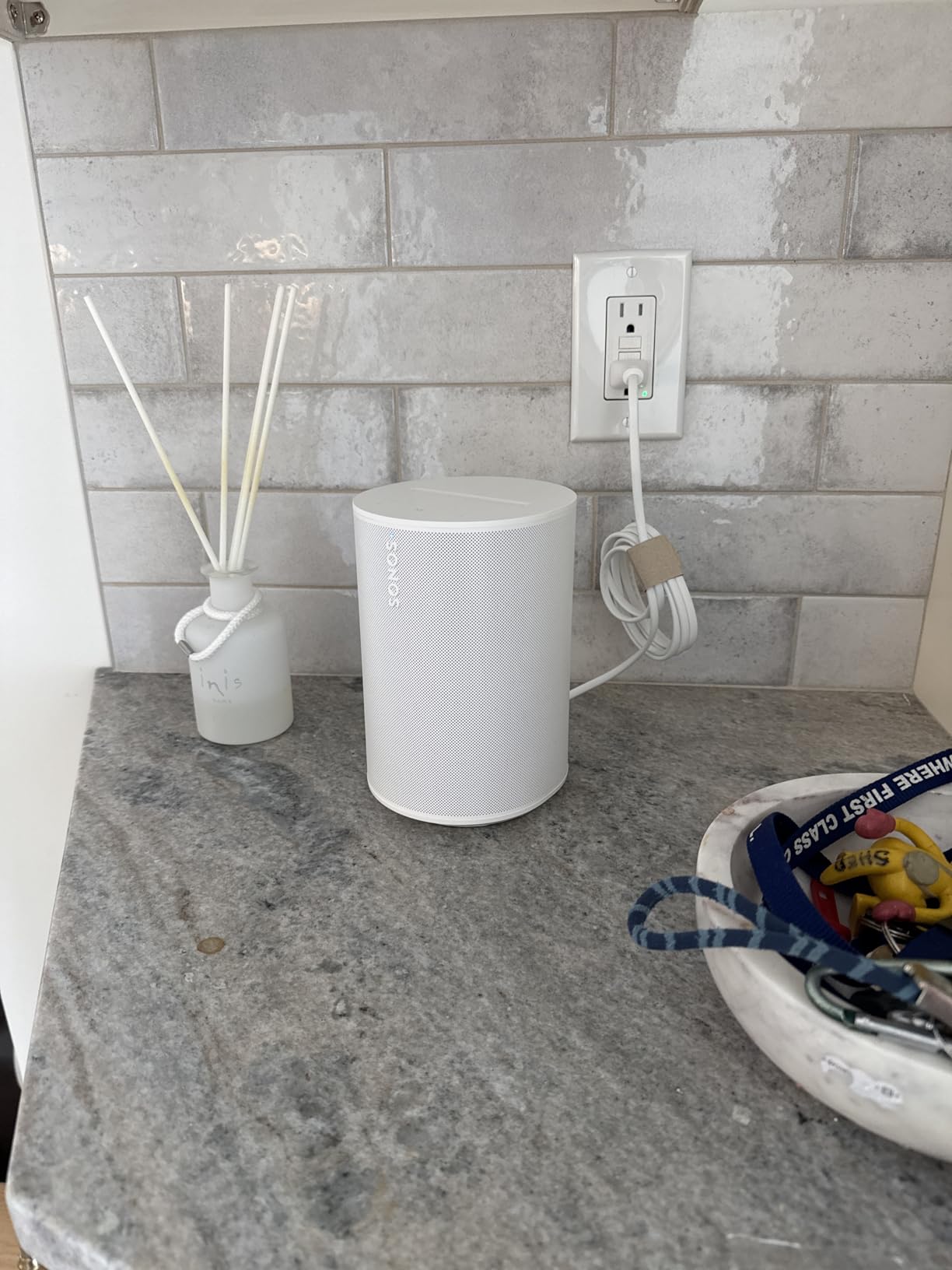 Sonos Era 100 SL Compact, Microphone-Free Speaker - Black | Dual angled tweeters and a powerful midwoofer | Pair Two for Stereo or Add as Soundbar Rears | WiFi | Bluetooth customer photo 1