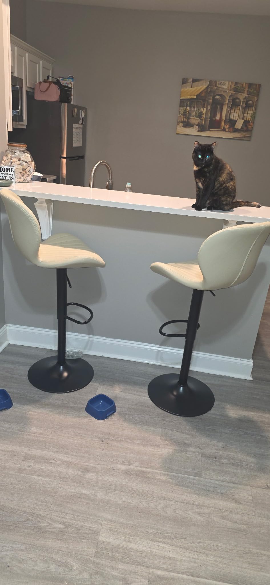 GRUSIGN Bar Stools Set of 2, Modern Swivel Adjustable Bar Chairs, Faux Leather Upholstered Counter Height Bar Stools with Backrest, Comfort Barstools for Kitchen Island, Home Bar, Black customer photo 1