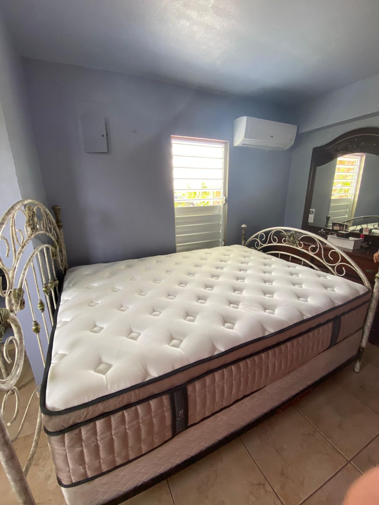 BedStory 12 inch Queen Firm Mattress - Pain-Relieving Hybrid Mattress for Extra Lumbar & Hip Support - 365-Night Trial No Sagging Bed in a Box - No Odor, Fiberglass-Free, CertiPUR-US Certified customer photo 1