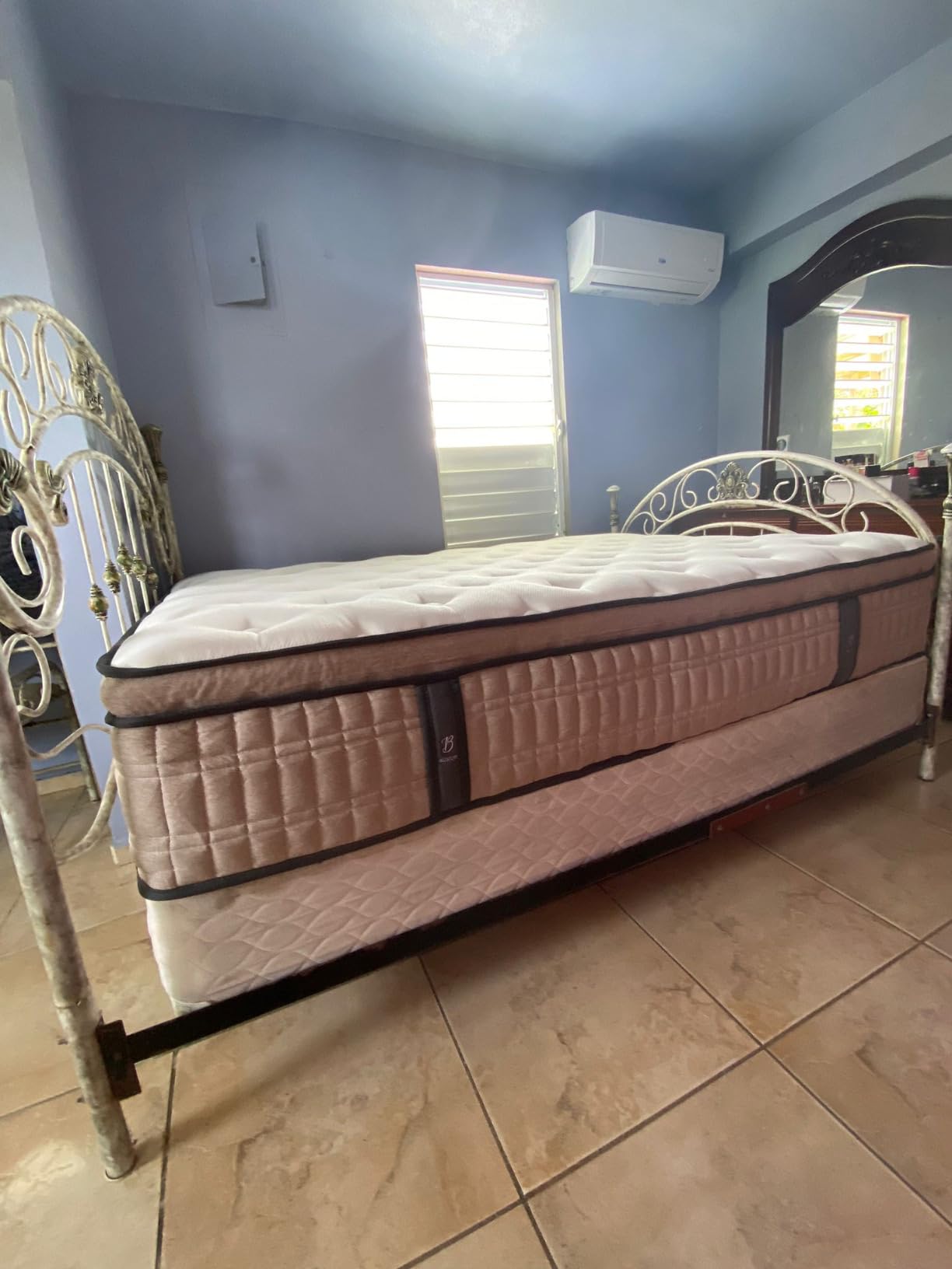 BedStory 12 inch Queen Firm Mattress - Pain-Relieving Hybrid Mattress for Extra Lumbar & Hip Support - 365-Night Trial No Sagging Bed in a Box - No Odor, Fiberglass-Free, CertiPUR-US Certified customer photo 2