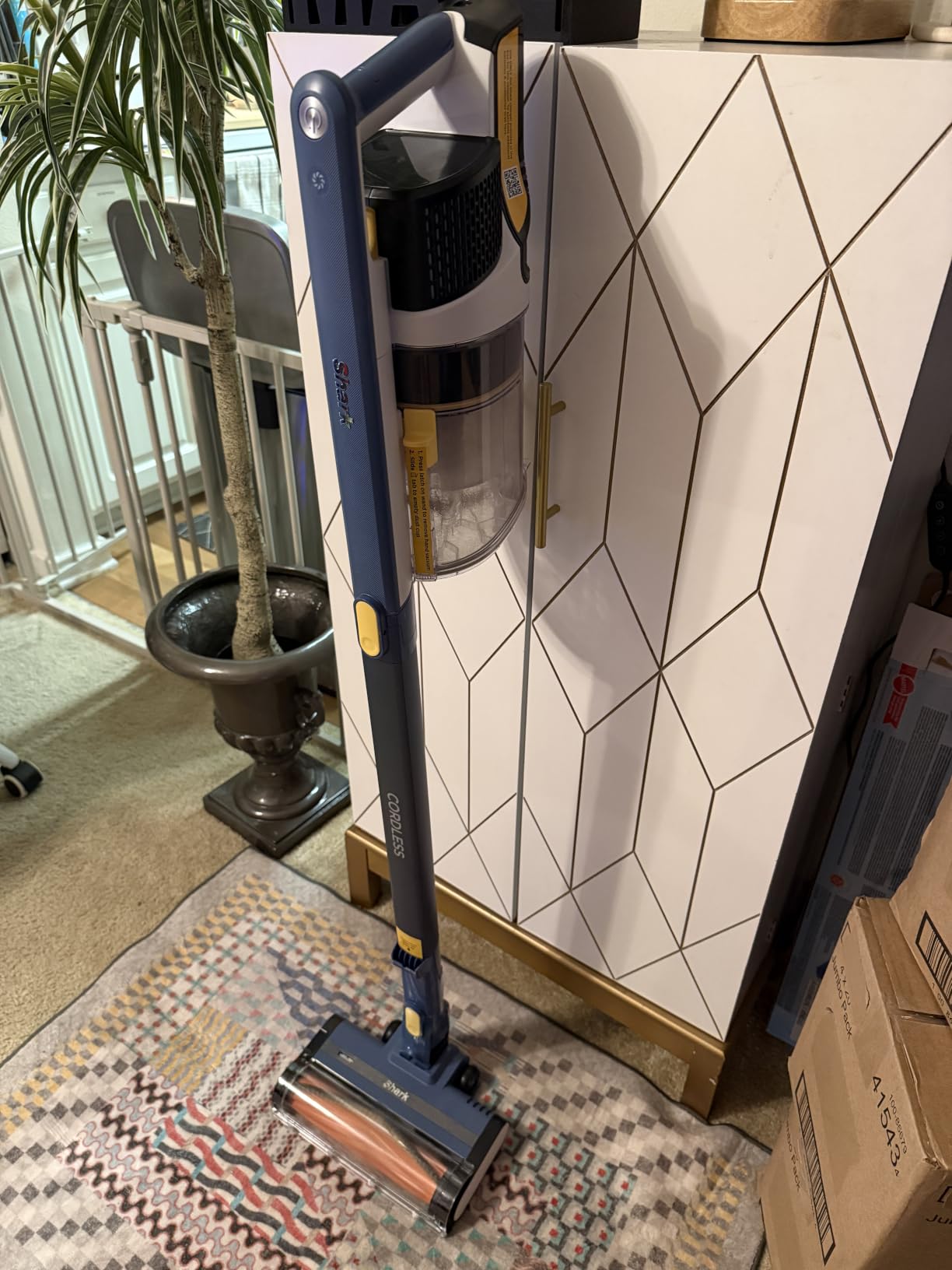 Shark Cordless Pet, Cordless Lightweight Stick Vacuum Cleaner, IY143H | Self Cleaning Brushroll, 40-Min Runtime, Removable Handheld, XL Dust Cup, Moonlight Blue (2026 Release) customer photo 1