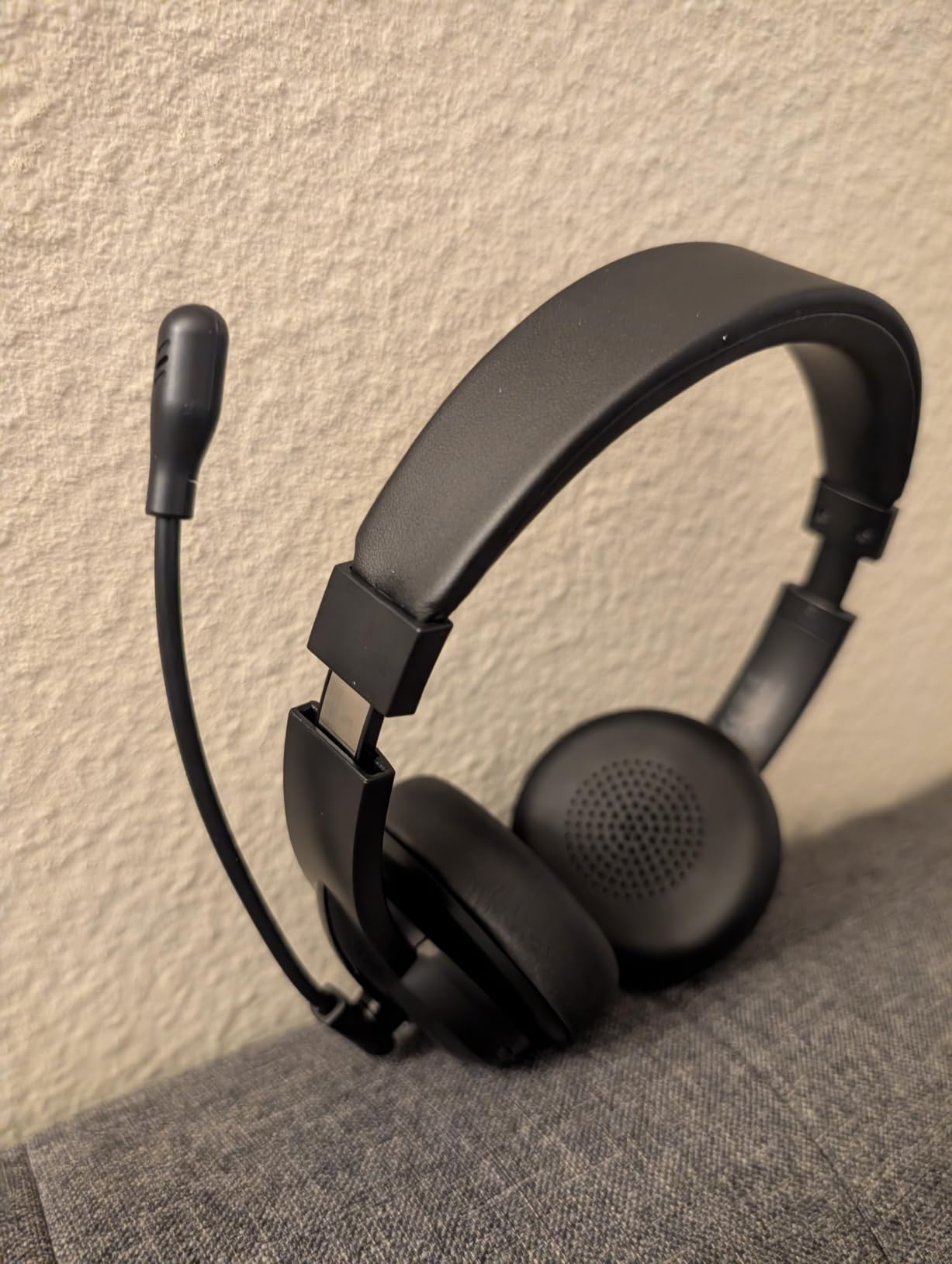 AOC Wireless Headset with Mic for Work, AI Noise Cancelling, Bluetooth | AI Noise Cancelling Mic, Bluetooth 5.3, USB-A/C Dongle Included, Mic Mute, Compatible with PC, Laptop & iPhone customer photo 1
