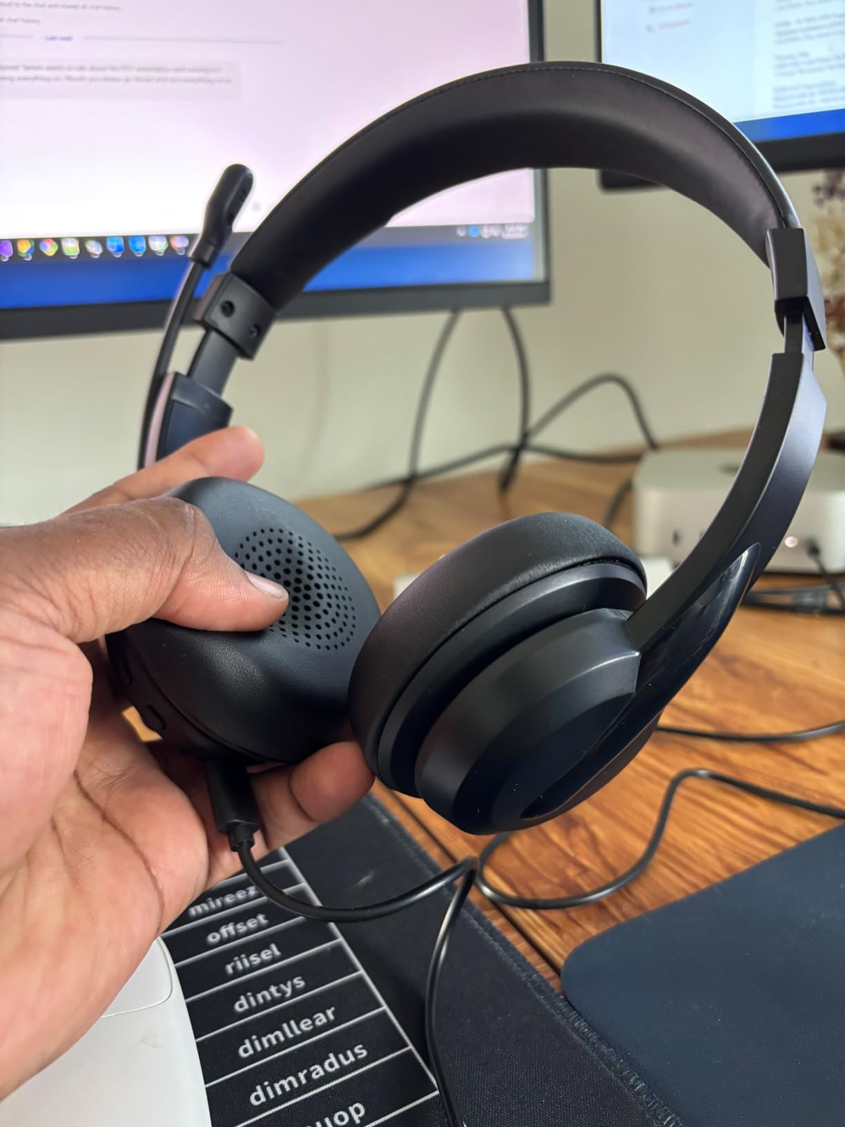 AOC Wireless Headset with Mic for Work, AI Noise Cancelling, Bluetooth | AI Noise Cancelling Mic, Bluetooth 5.3, USB-A/C Dongle Included, Mic Mute, Compatible with PC, Laptop & iPhone customer photo 2
