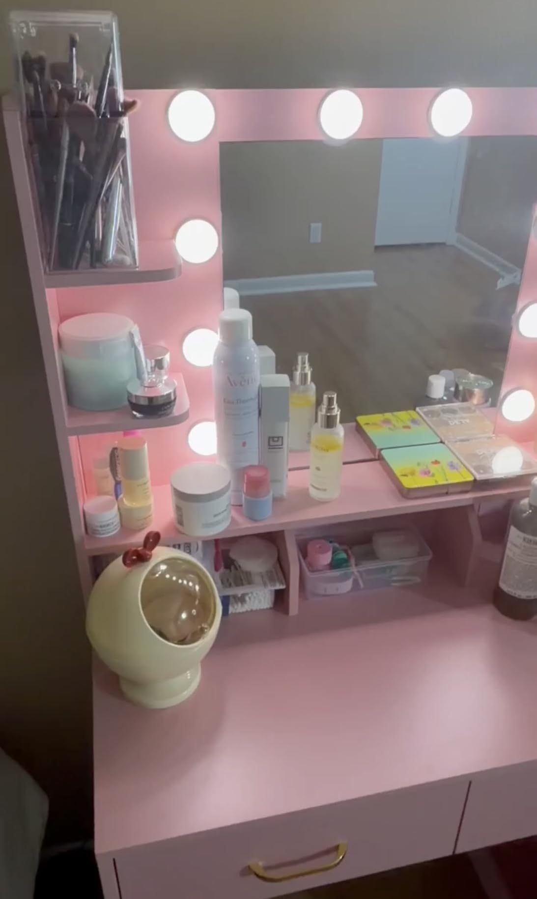 COMHOMA Vanity Desk with 3-Way Mirror and Lights, Makeup Vanity with 360° View Mirror, 3 Lighting Modes, 6 Drawers, Storage Cabinet Fluted Wood Vanity Table with Jewelry Hook for Women Girls customer photo 1