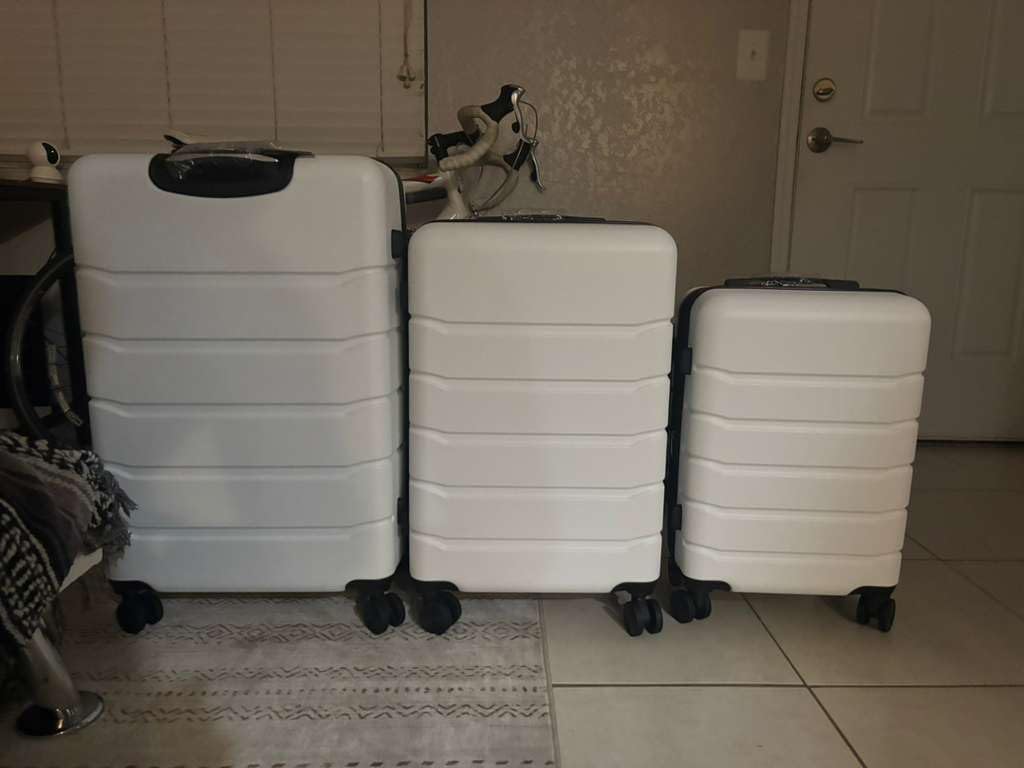 OLIXIS 20 Inch Carry-On Luggage, Hardside Suitcase with Spinner Wheels, Lightweight ABS Hard Shell Travel Luggage, TSA Approved Lock, Expandable Small Suitcase for Business & Travel - Light Grey customer photo 1