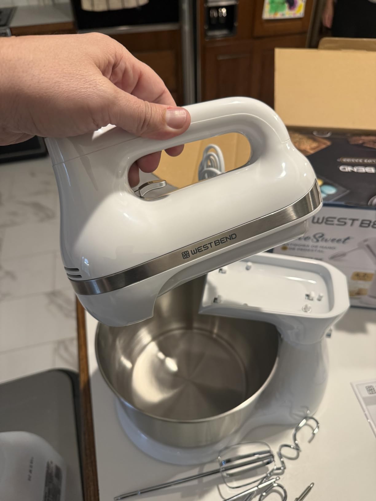 West Bend Two Sweet 2-in-1 Hand & Stand Mixer, 11 Speeds with Turbo Boost, 4.4 Qt Rotating Bowl, Dough Hooks, Beaters & Whisk, Tilt-Head Design, 550 Peak Watts customer photo 1