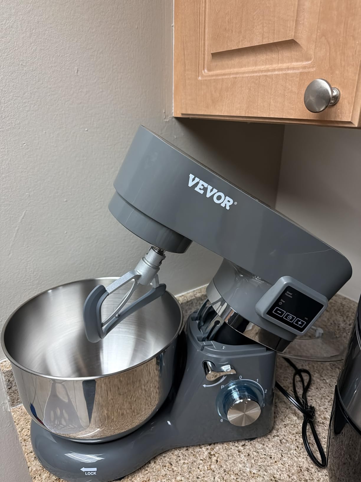 VEVOR 7.4 Qt Tilt Head Stand Mixer 500W Electric Dough Mixer, 6 Speeds with Pulse Food Kitchen Mixer with Stainless Steel Bowl, Splash Guard, Dough Hook, Whisk, Beater, for Baking Mixing customer photo 2