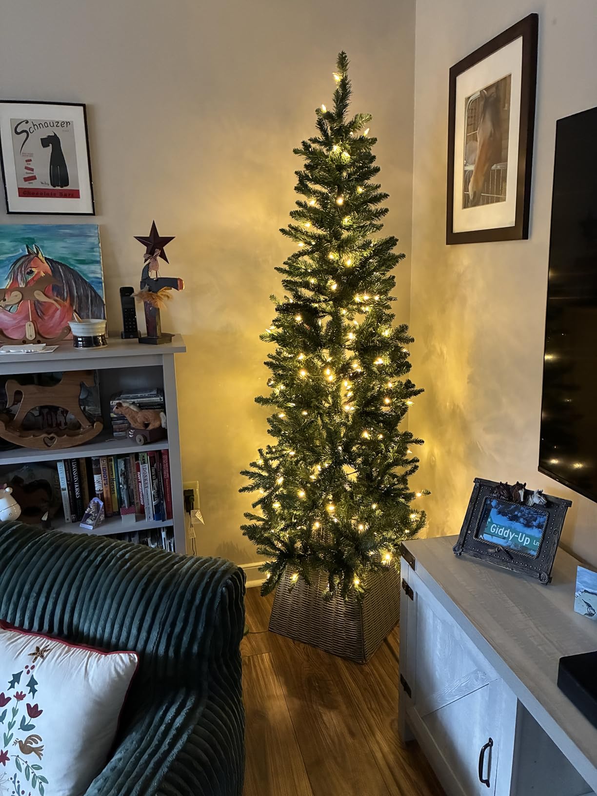 Hykolity 6 ft Prelit Pencil Christmas Tree with 300 Warm White LEDs | 1,622 Mixed PE and PVC Tips, Hinged Design and Sturdy Metal Stand customer photo 1