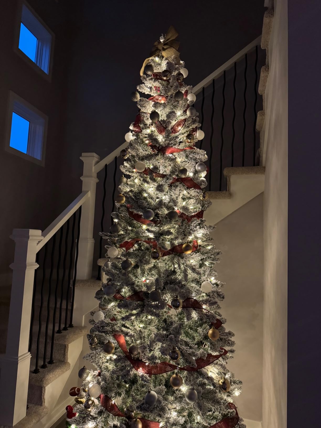 Hykolity 6 ft Prelit Pencil Christmas Tree with 300 Warm White LEDs | 1,622 Mixed PE and PVC Tips, Hinged Design and Sturdy Metal Stand customer photo 2
