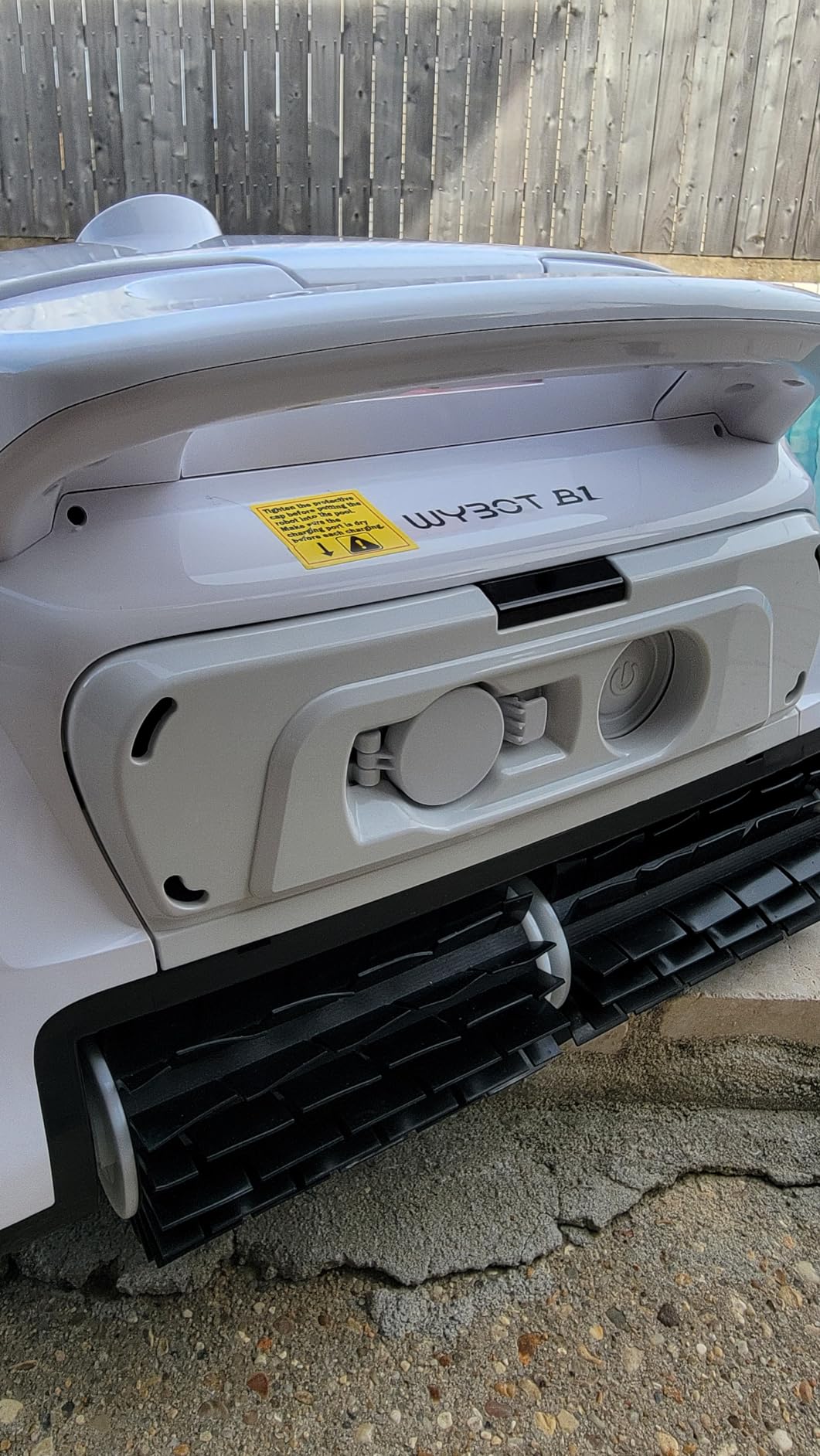 (2026 NEW) WYBOT B1 Cordless Robotic Pool Vacuum Six-Roller Brush | Edge Cleaning High Obstacle Crossing, Lightweight Pool Cleaner for Inground & Above Ground Pools, App Smart Navigation customer photo 1