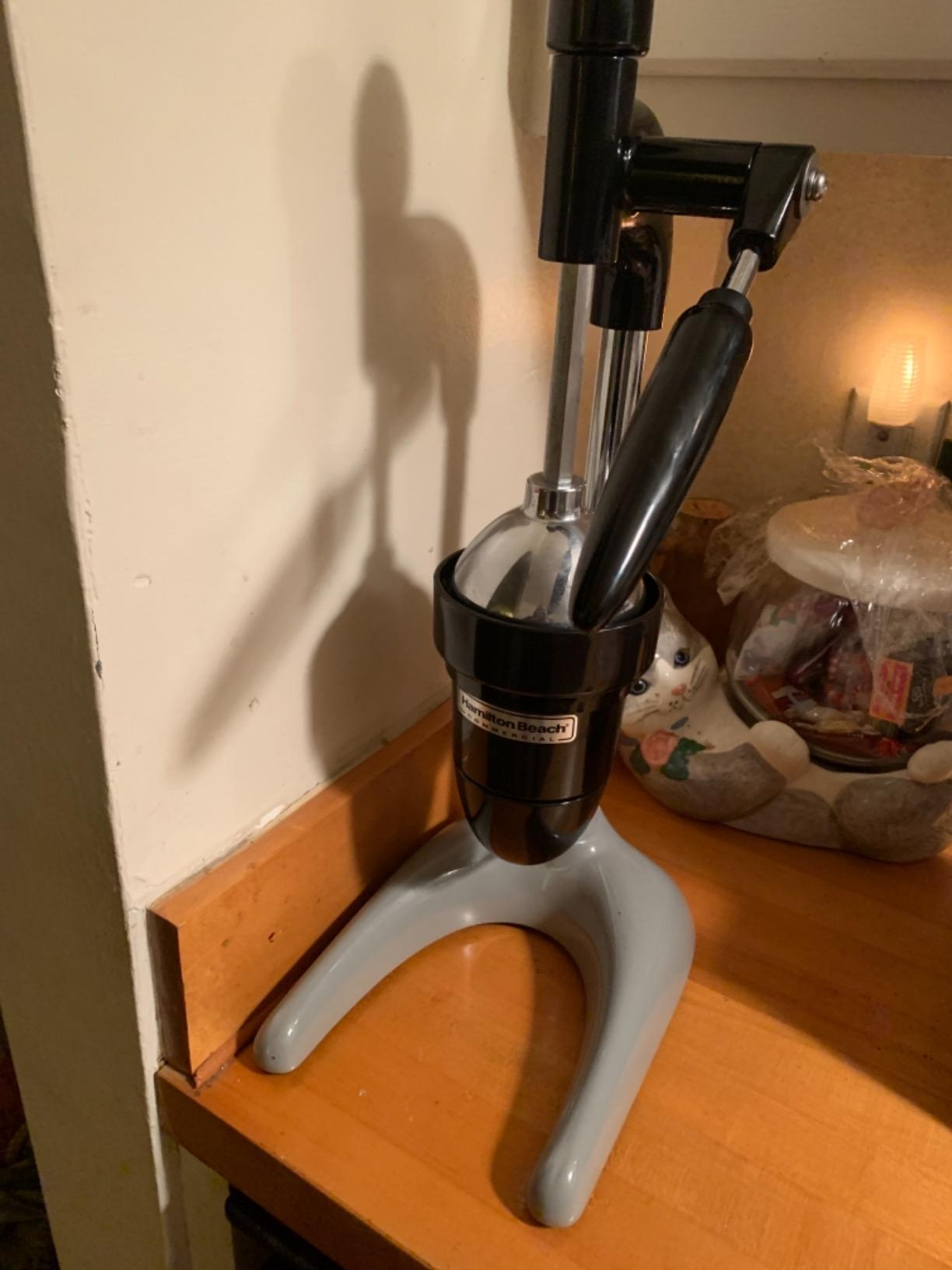 Hamilton Beach Commercial 932 Manual Citrus Juicer, Acid-Resistant Finish, Sure Grip Feet, Juice Lemons, Limes, Oranges, and Grapefruits, NSF Certified customer photo 1
