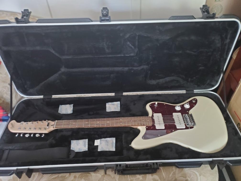 SKB Cases 1SKB-66 Electric Guitar Hard Case, Rectangular TSA Approved Case for Strat and Tele Style Guitars, Plush EPS Interior, Black customer photo 1