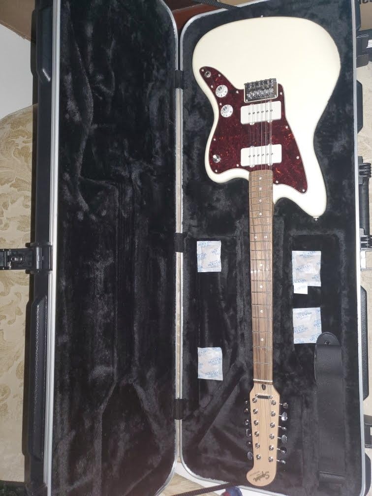 SKB Cases 1SKB-66 Electric Guitar Hard Case, Rectangular TSA Approved Case for Strat and Tele Style Guitars, Plush EPS Interior, Black customer photo 2