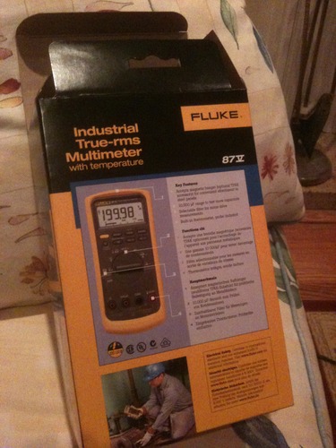 Fluke 87V Industrial Digital Multimeter, for Advanced Troubleshooting, Measures 1000 V AC/DC, Peak Min/Max, Low Pass Filter, Includes TL75 Test Leads, AC175 Alligator Clips, 80BK Temp Probe customer photo 2