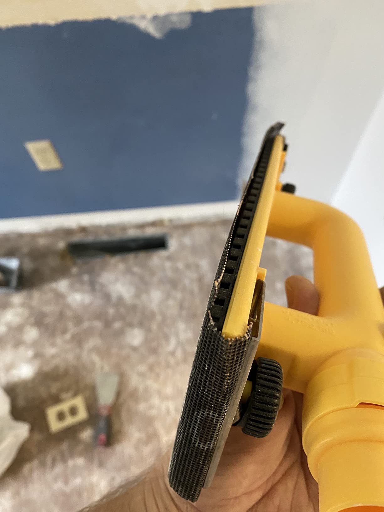 Hyde Tools 09165 Dust-Free Drywall Vacuum Hand Sander with 6-Foot Hose customer photo 1