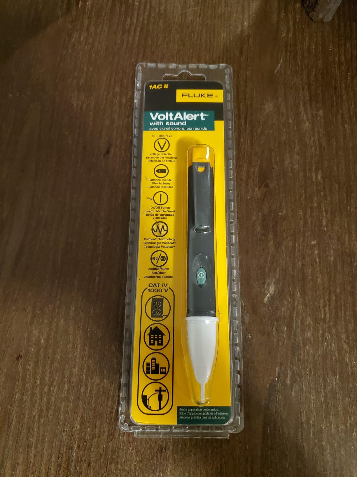 Fluke 1AC II VoltAlert Non-Contact Voltage Tester, Pocket-Sized, 90-1000V AC, Audible Beeper, CAT IV Rating customer photo 2