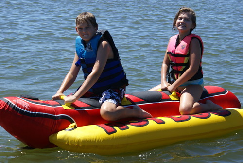 Airhead Hot Dog Towable Tube for Boating, 1-5 Rider Inflatable Boat Tube for Water Tubing, Full Nylon Cover, EVA Padding, Foam Padded Handles w/Neoprene Knuckle Guard, Speed Safety Valve customer photo 2