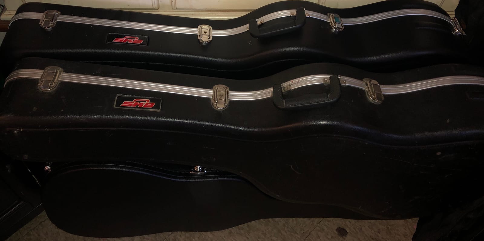 Gator Cases Traditonal Series Hard-Shell Wood Case for 6 or 12-String Dreadnought Style Acoustic Guitars, (GWE-DREAD 12) customer photo 1