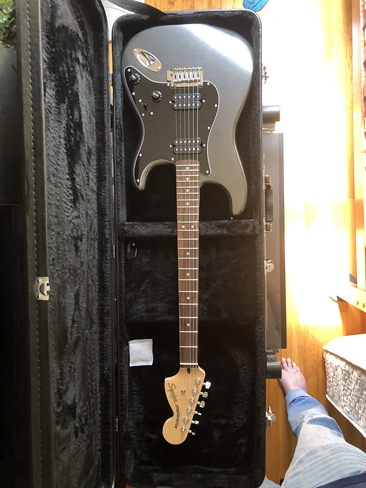 Gator Cases Hard-Shell Wood Case for Standard Electric Guitars, Fits Fender Strat/Tele Style (GWE-ELEC) customer photo 2