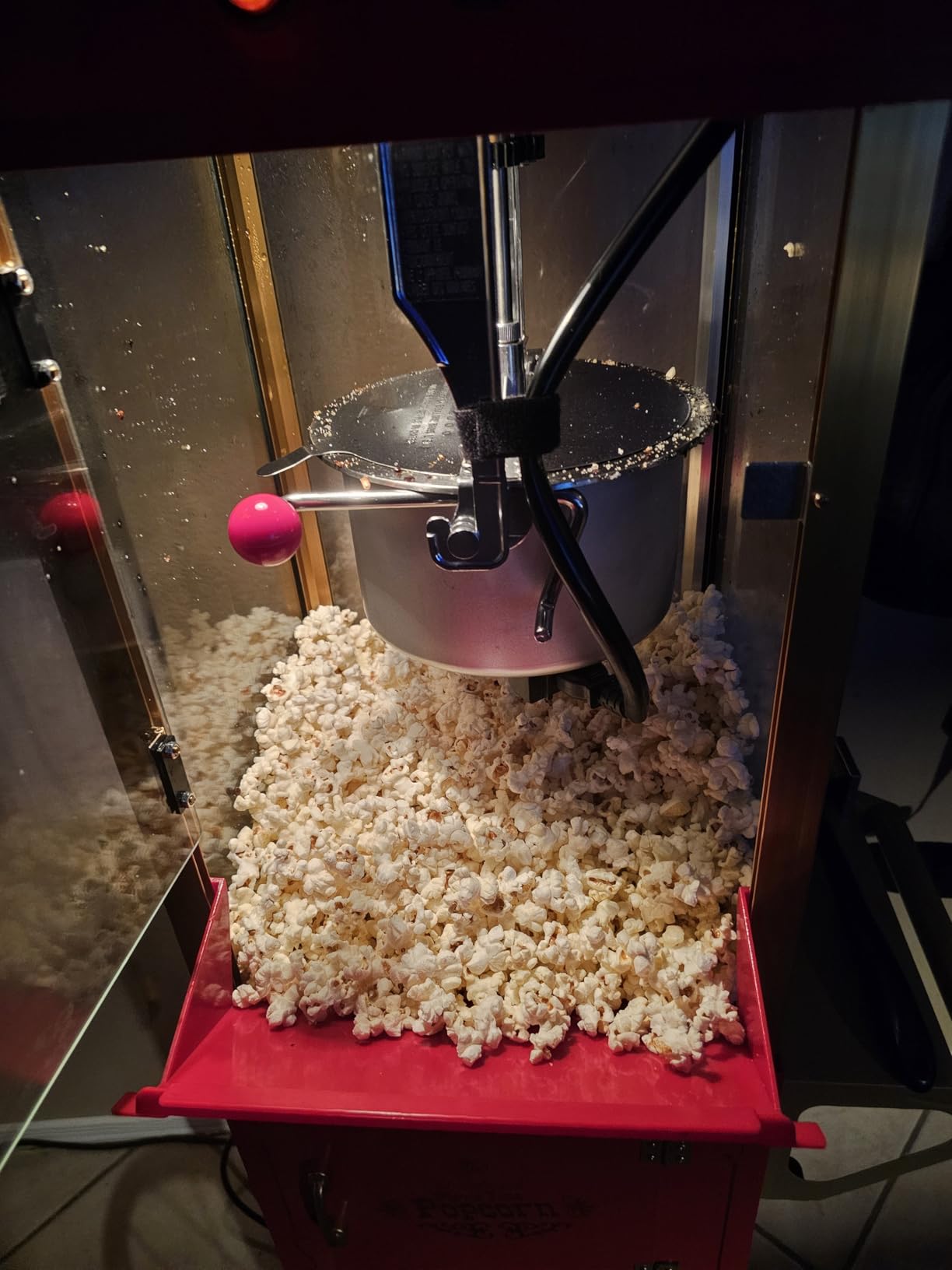 Nostalgia Popcorn Maker Machine - Professional Cart With 8 Oz Kettle Makes Up to 32 Cups - Vintage Popcorn Machine Movie Theater Style - Red customer photo 1