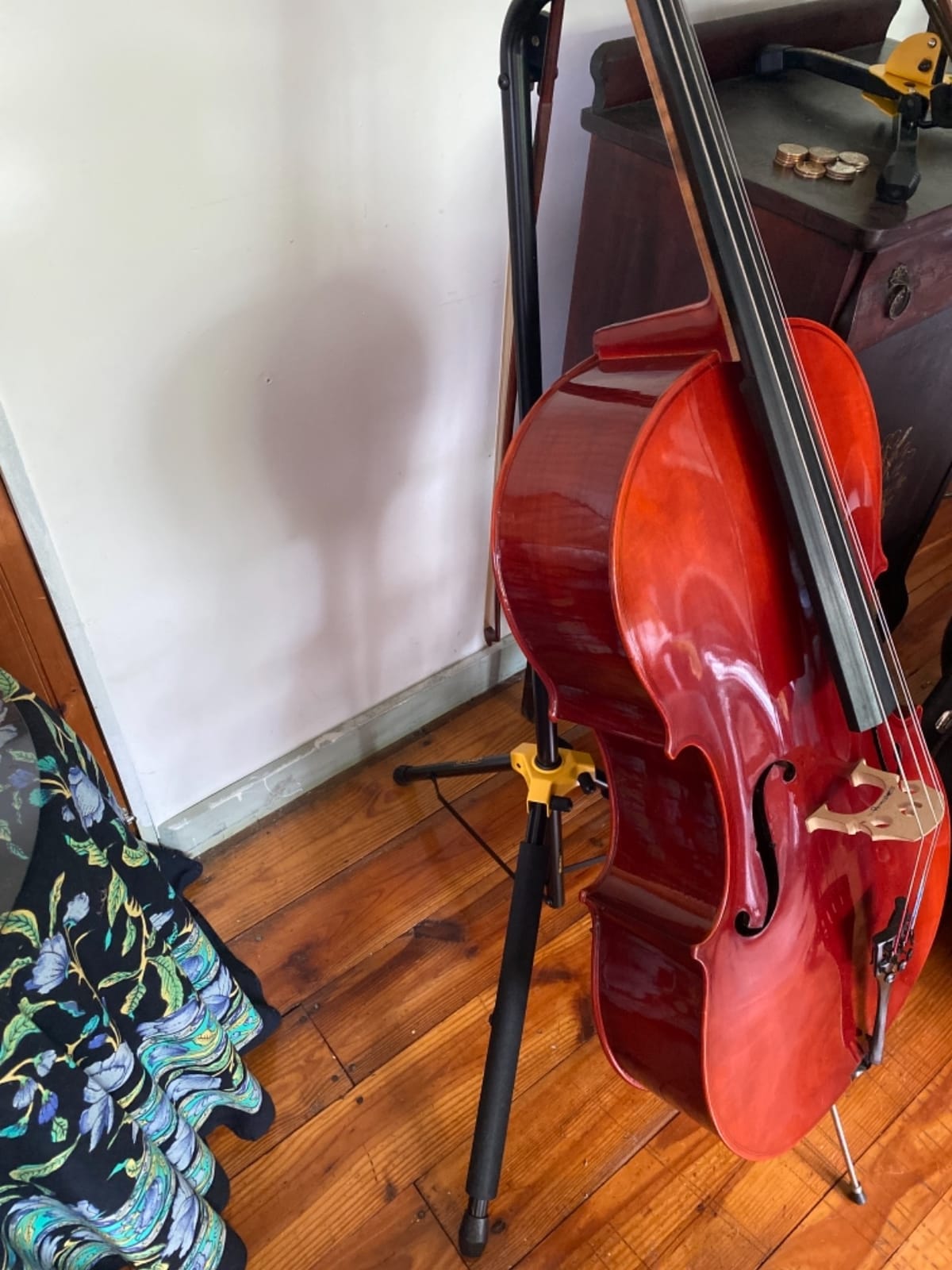 Hercules DS580B Auto Grip Cello Stand customer photo 2