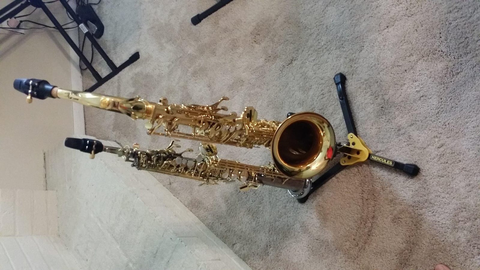 Hercules Stands DS533BB Alto/Tenor Saxophone Stand with Soprano Sax Peg customer photo 1