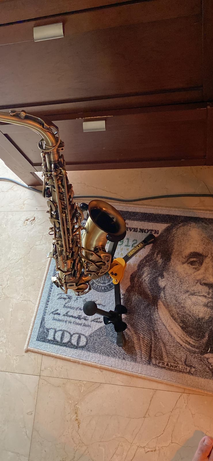 Hercules Stands DS533BB Alto/Tenor Saxophone Stand with Soprano Sax Peg customer photo 2