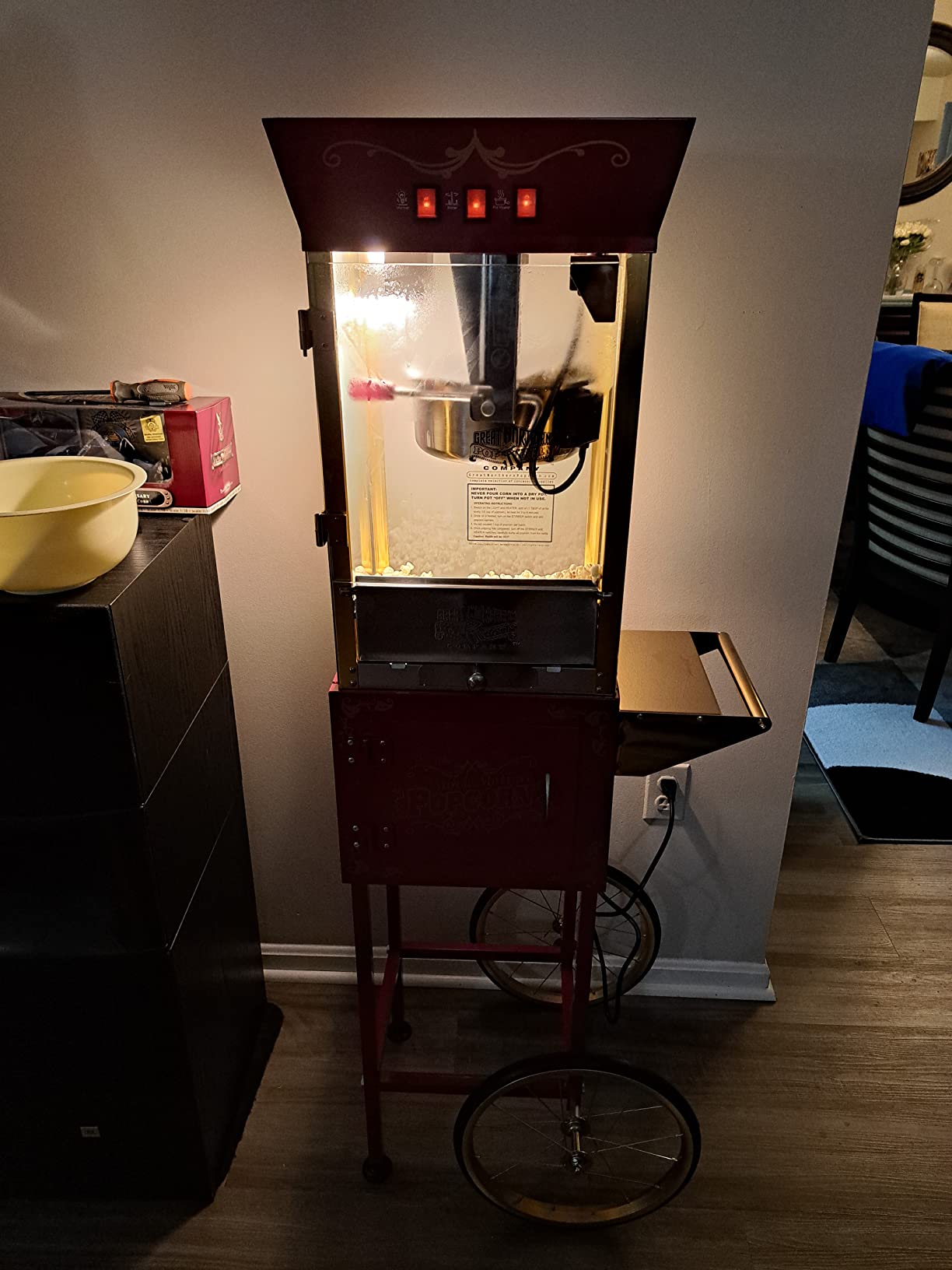 Great Northern Popcorn Matinee 8oz Popcorn Machine Cart with Kernels, Red customer photo 2