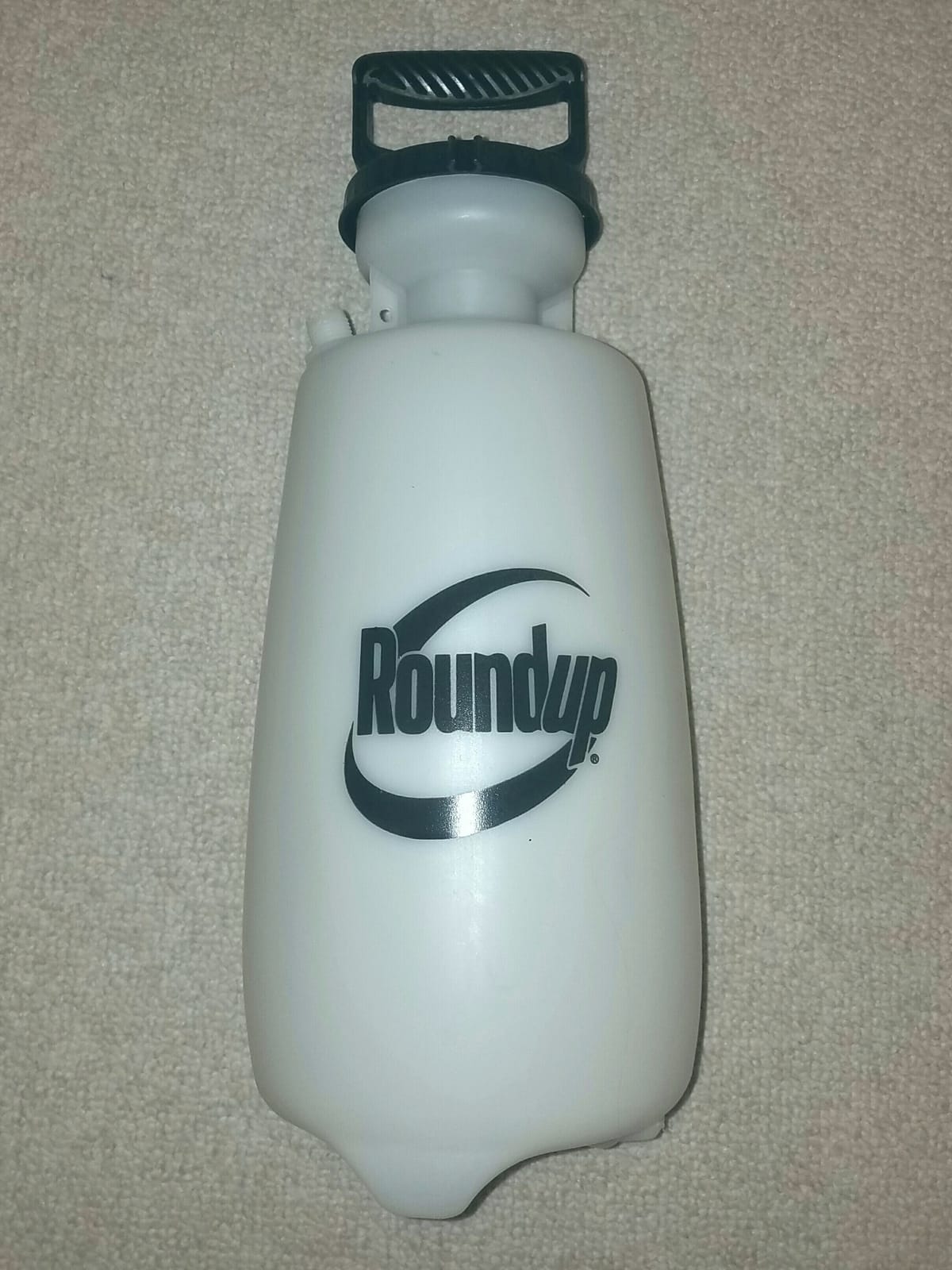 Roundup 190260 2-Gallon Lawn and Garden Sprayer for Controlling Insects and Weeds or Cleaning Decks and Siding customer photo 2