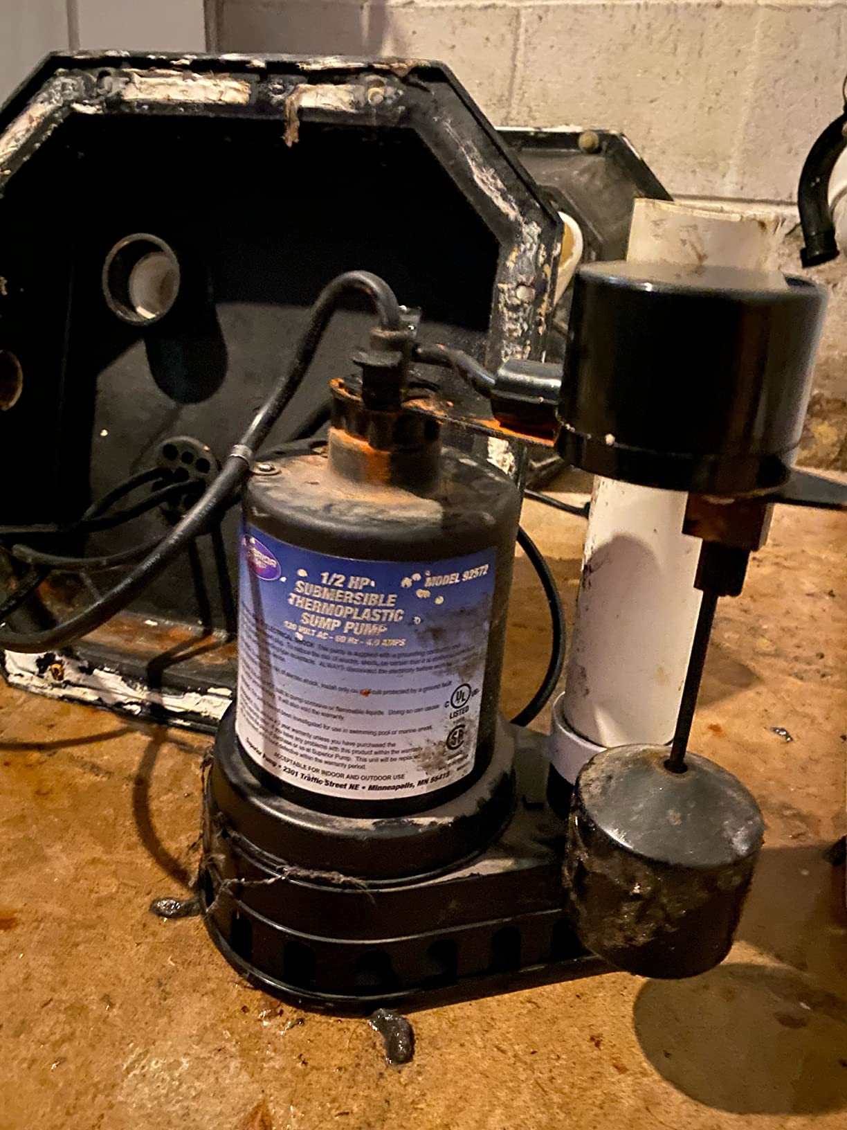 Superior Pump 92572 1/2 HP Thermoplastic Submersible Sump Pump with Vertical Float Switch customer photo 1