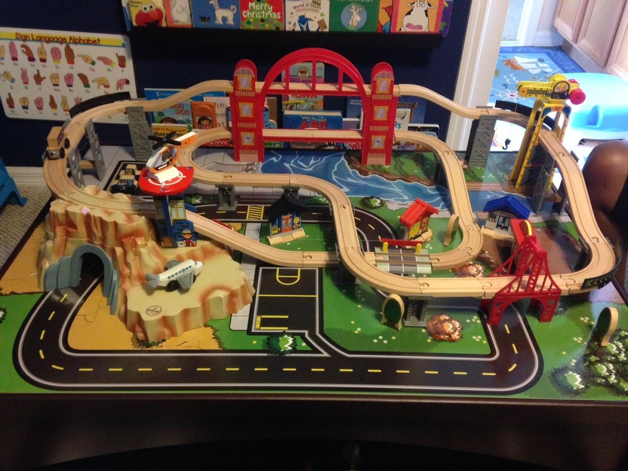 KidKraft Metropolis Wooden Train Set & Table with 100 Pieces and Storage Drawer - Espresso customer photo 2