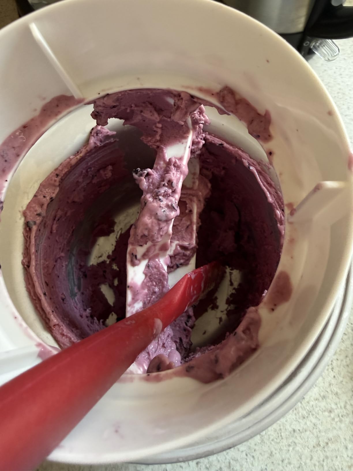 Cuisinart Ice Cream Maker Machine, 1.5 Quart Double Insulated Machine, Sorbet and Frozen Yogurt Maker, Ready in 20 Minutes, ICE-21RP1, Red customer photo 2