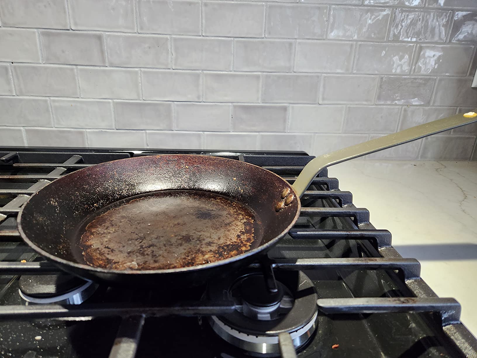 de Buyer MINERAL B Carbon Steel Fry Pan - 9.5” Diameter, 6.9” Cooking Surface - Ideal for Searing, Sauteing & Reheating - Naturally Non-Stick Finish - Made in France customer photo 1