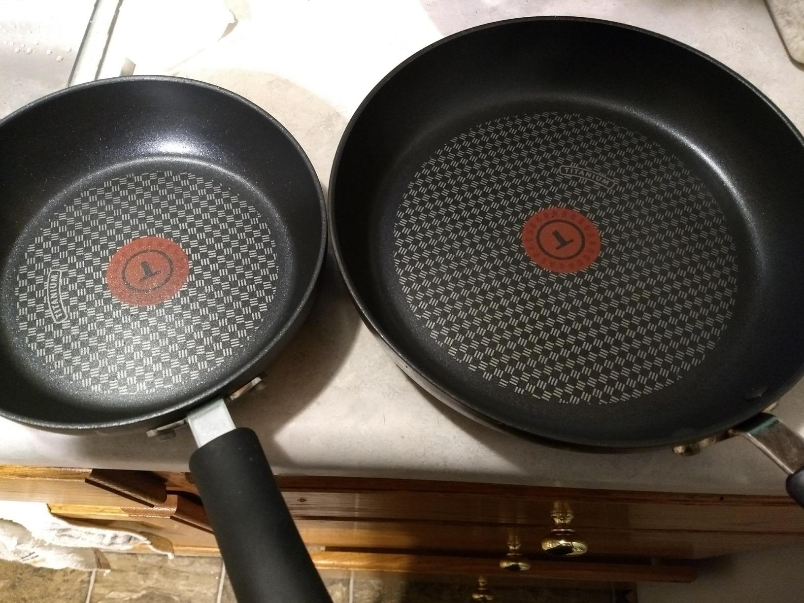 T-fal Ultimate Hard Anodized Nonstick Cookware Set 12 Piece, Oven Broiler Safe 400F, Lid Safe 350F, Kitchen Cooking Set w/Fry Pans, Saucepans, Dutch Oven, Pots and Pans, Dishwasher Safe, Onyx customer photo 1