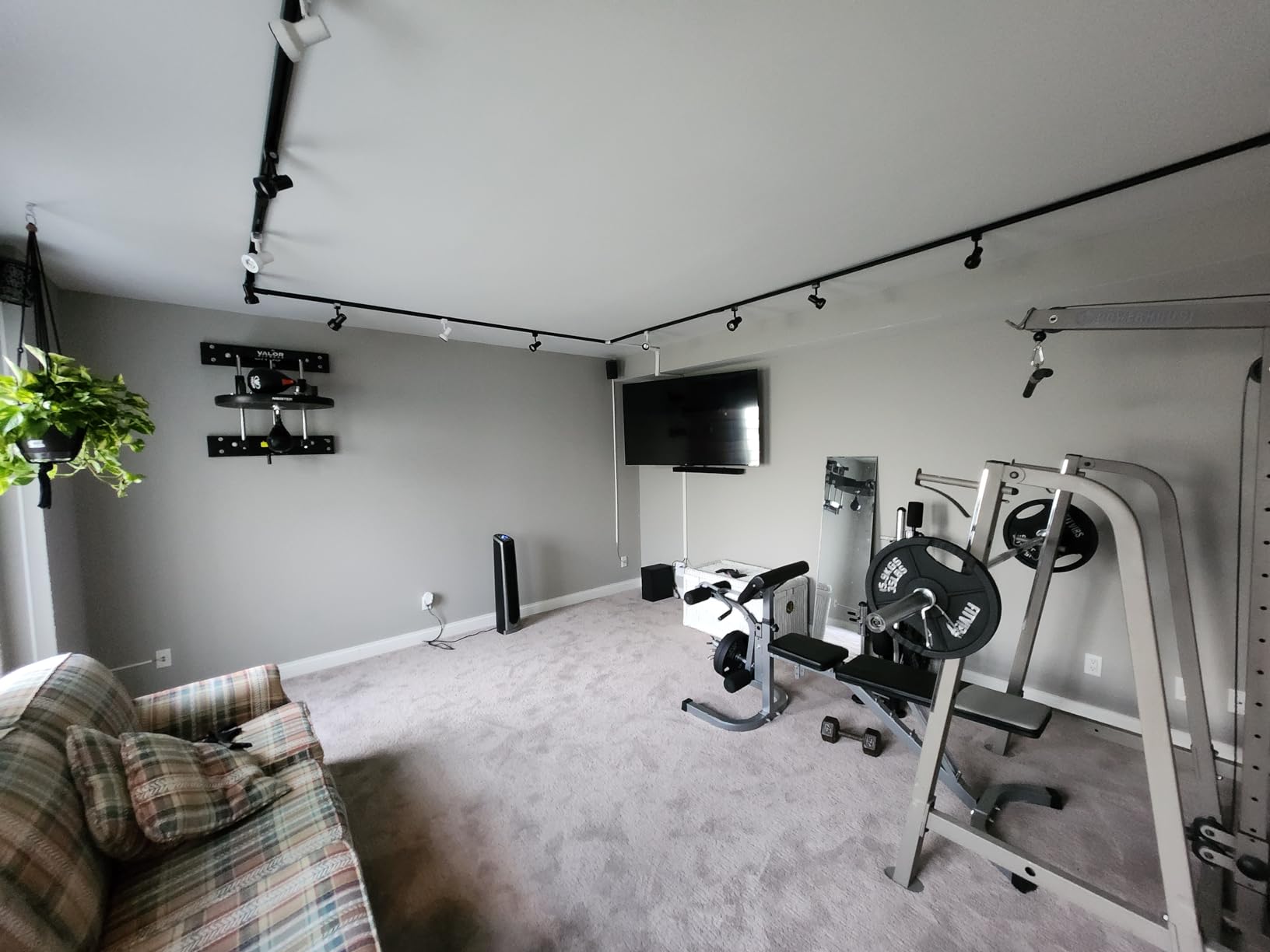 Valor Fitness Boxing Speed Bag Platform with Wheel Crank for Easy Adjustment, Speed Bag Included customer photo 2