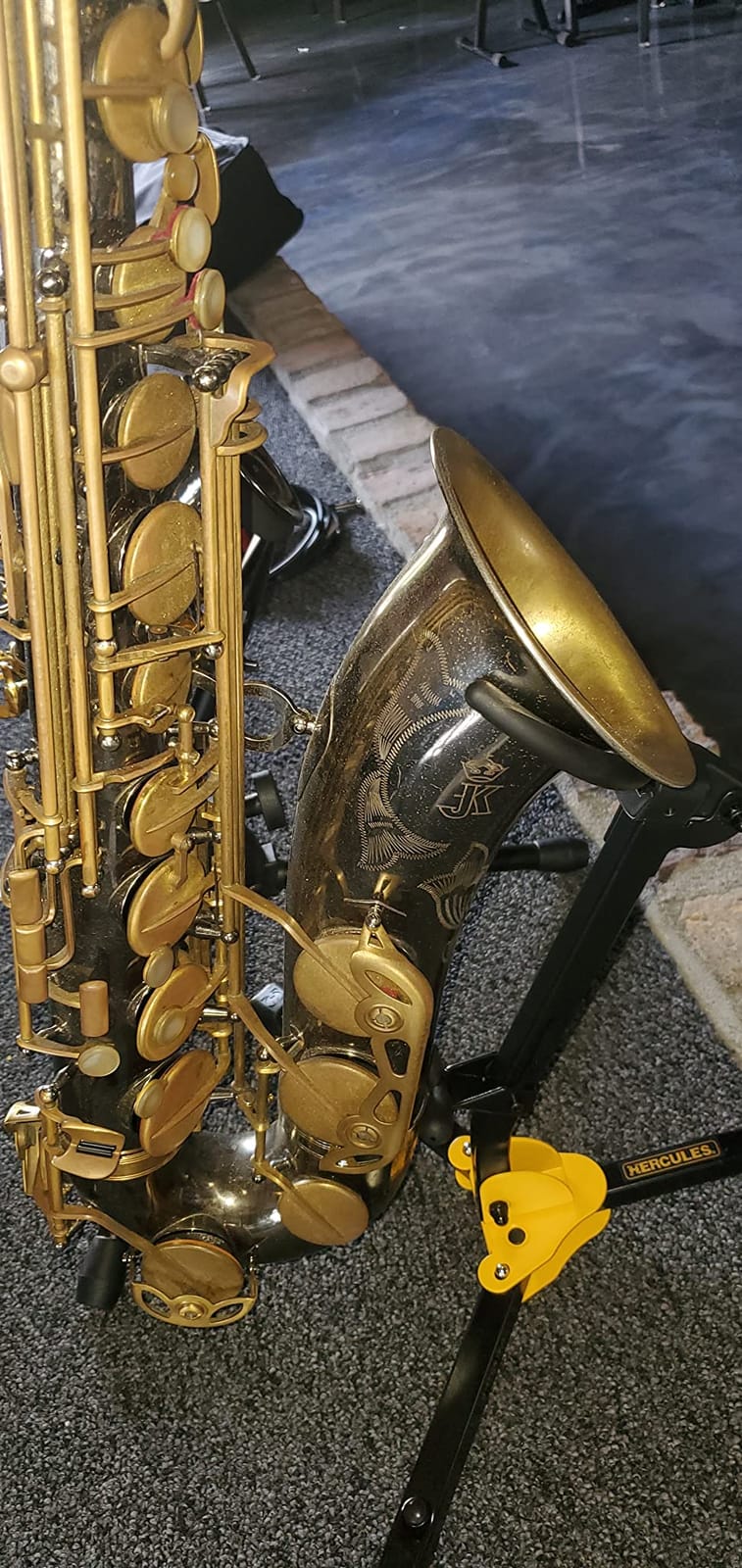Hercules Stands DS630BB Alto/Tenor Saxophone Stand with Auto Grip customer photo 2
